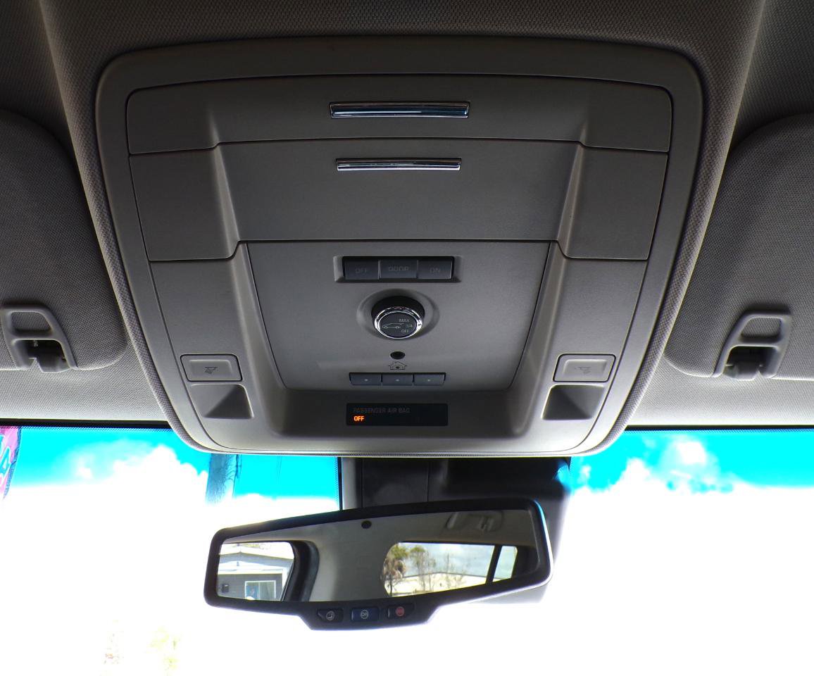 Used 2018 Chevrolet Suburban LT RWD image 23