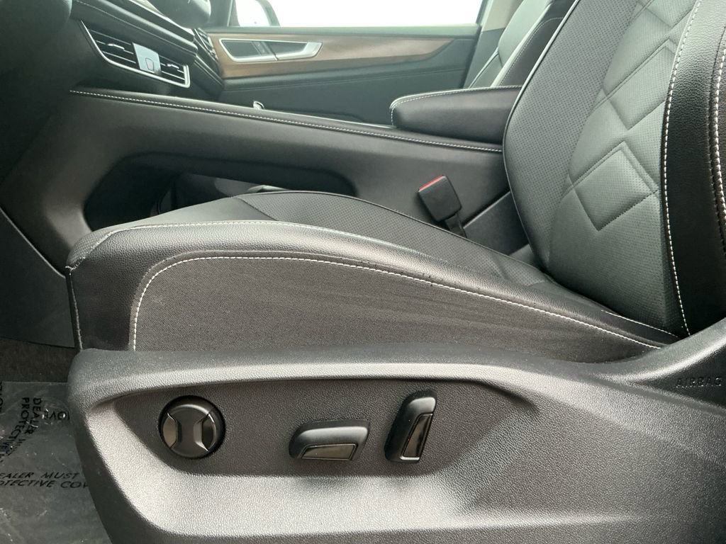 Used 2025 Volkswagen Atlas SE image 24