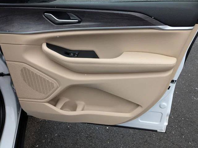 Certified 2023 Jeep Grand Cherokee Limited AWD/4WD image 26