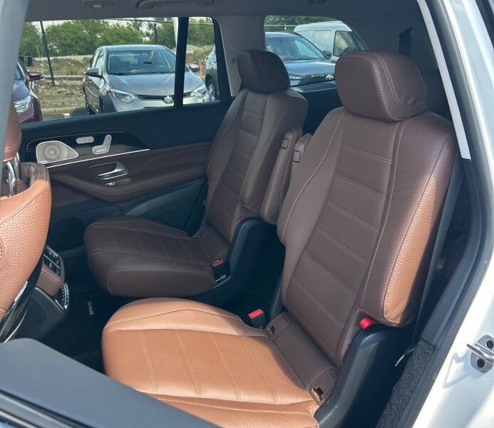 Used 2024 Mercedes-Benz GLS 450 4MATIC image 15