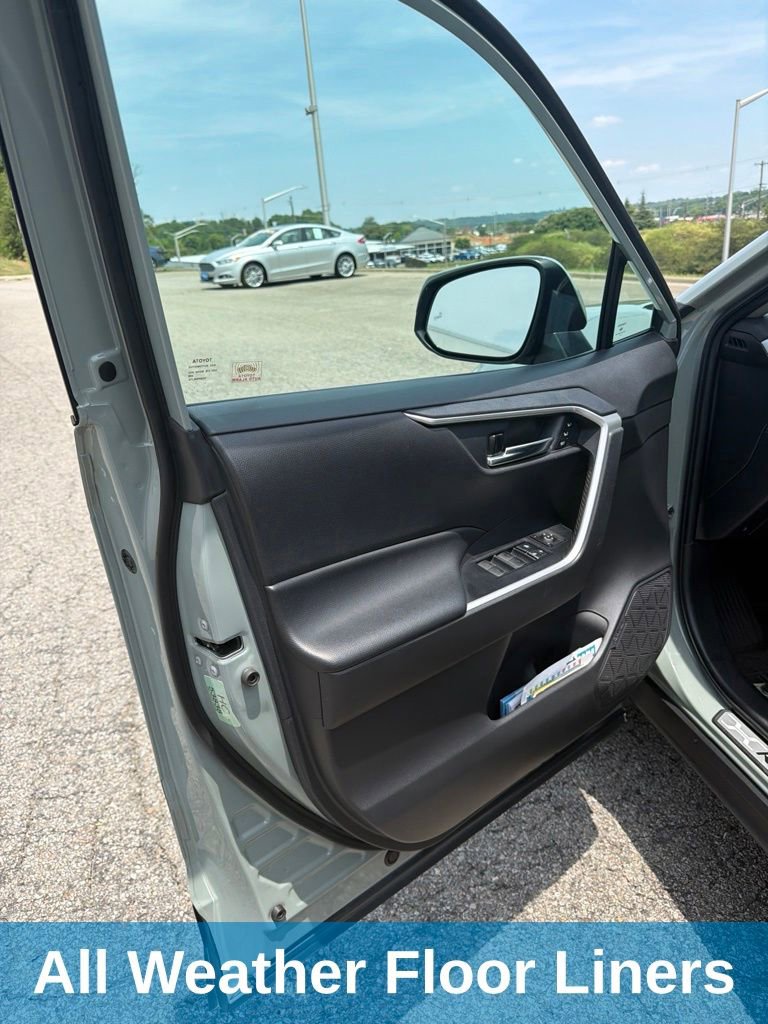 Used 2022 Toyota RAV4 XLE Premium AWD/4WD image 18