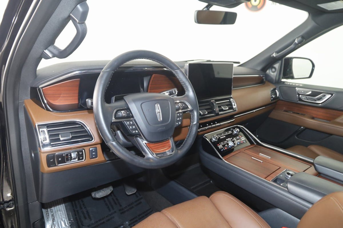 Used 2023 Lincoln Navigator Reserve image 28