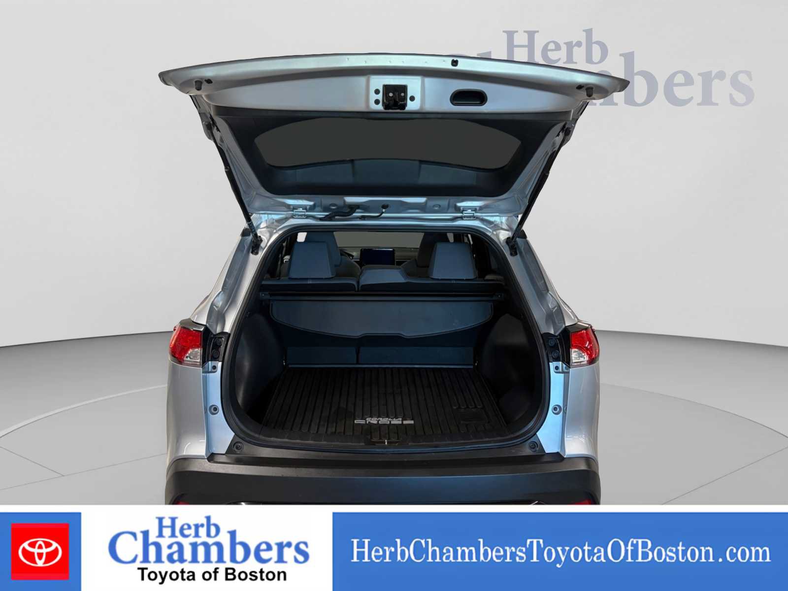 Used 2023 Toyota Corolla Cross AWD Hybrid image 4