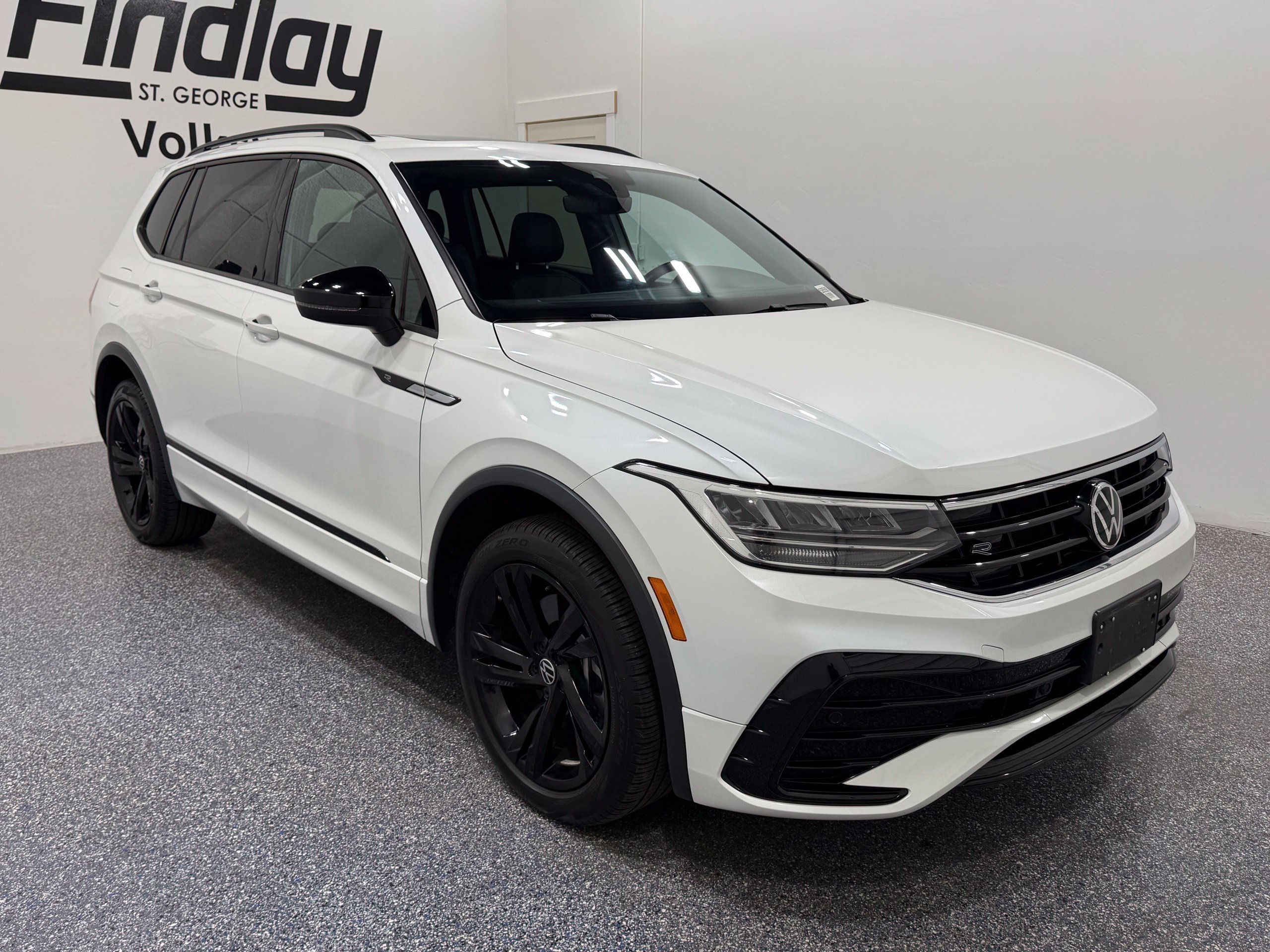 Certified 2023 Volkswagen Tiguan SE R-Line FWD image 9