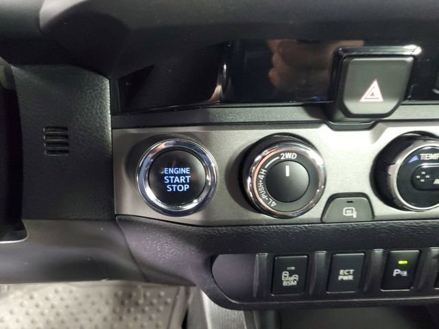 Used 2016 Toyota Tacoma TRD Sport AWD/4WD image 22