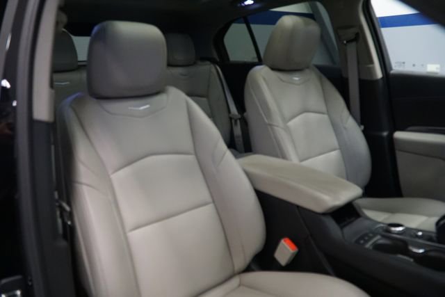 Used 2022 Cadillac XT4 Luxury w/ Cold Weather Package image 18