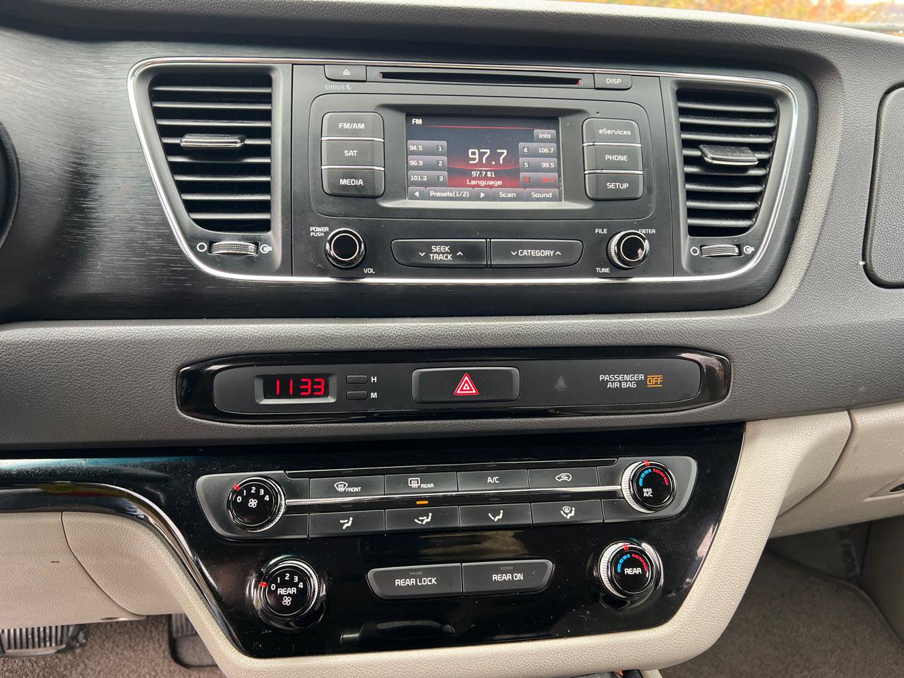 Used 2016 Kia Sedona LX w/ LX Convenience Package image 21