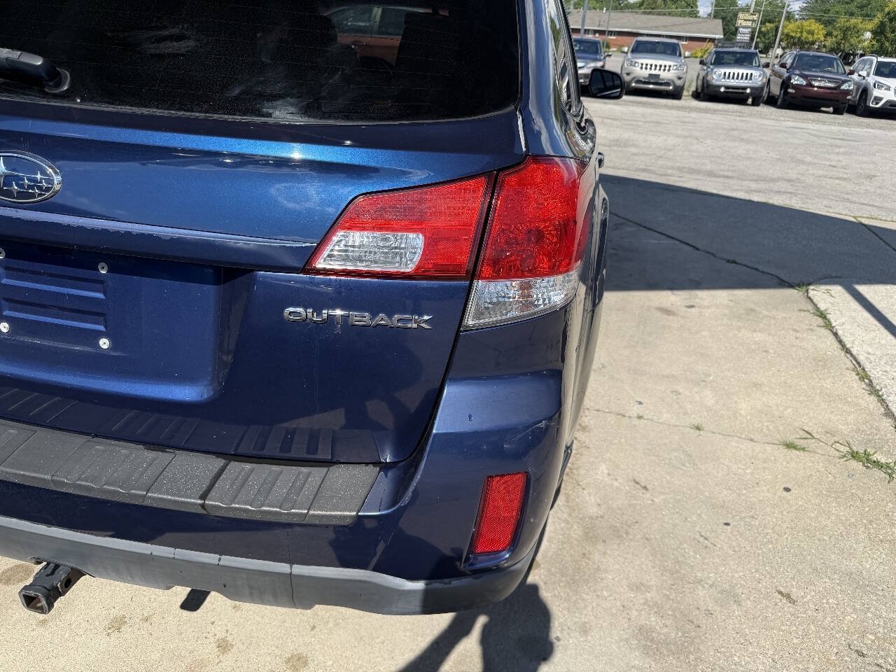 Used 2011 Subaru Outback 2.5i Limited w/ PWR Moonroof Pkg AWD/4WD image 6