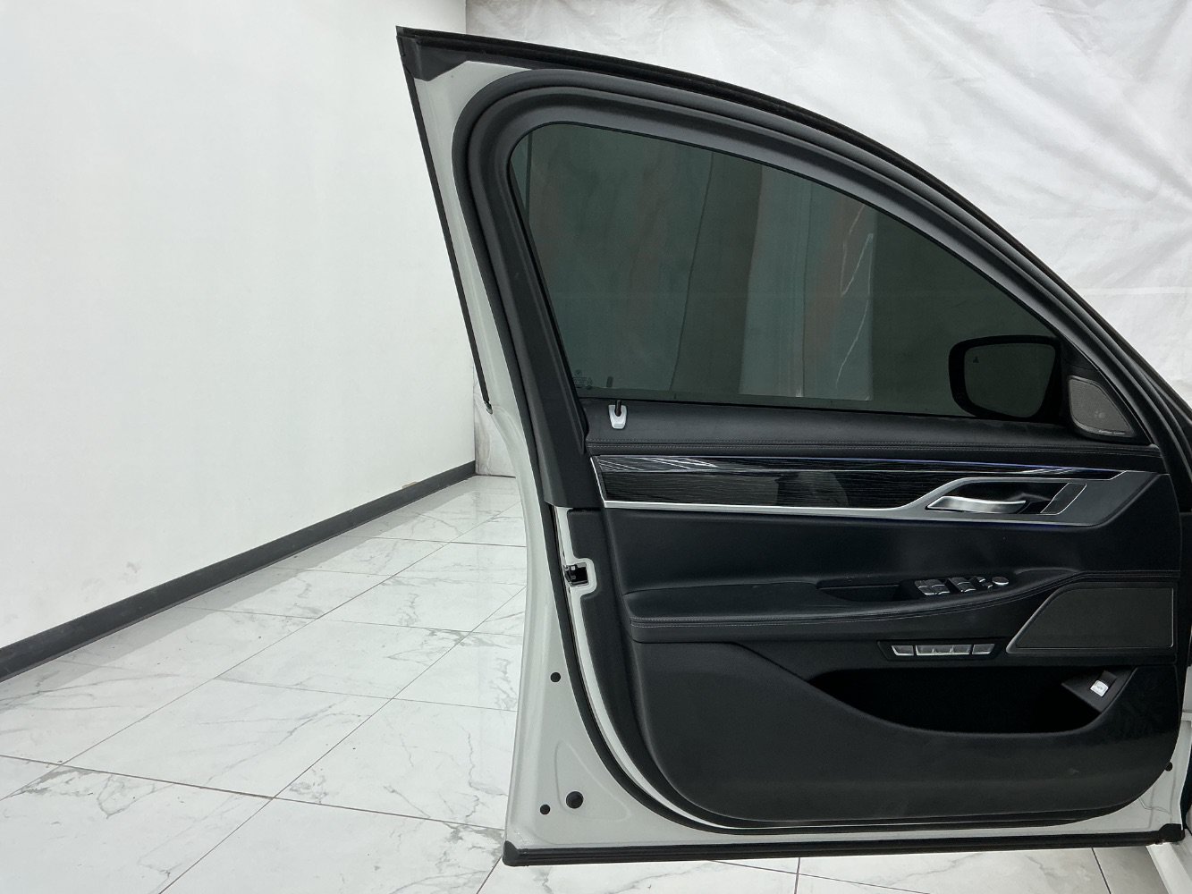 Used 2018 BMW 750i RWD image 18