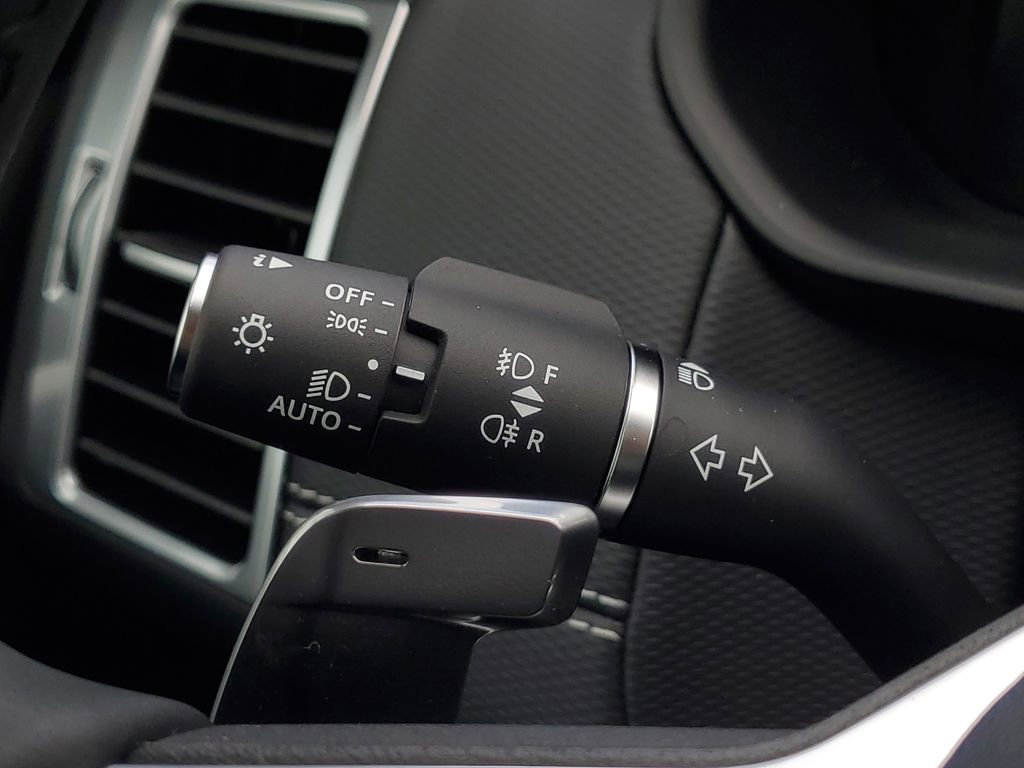 New 2025 Land Rover Discovery Dynamic SE image 16