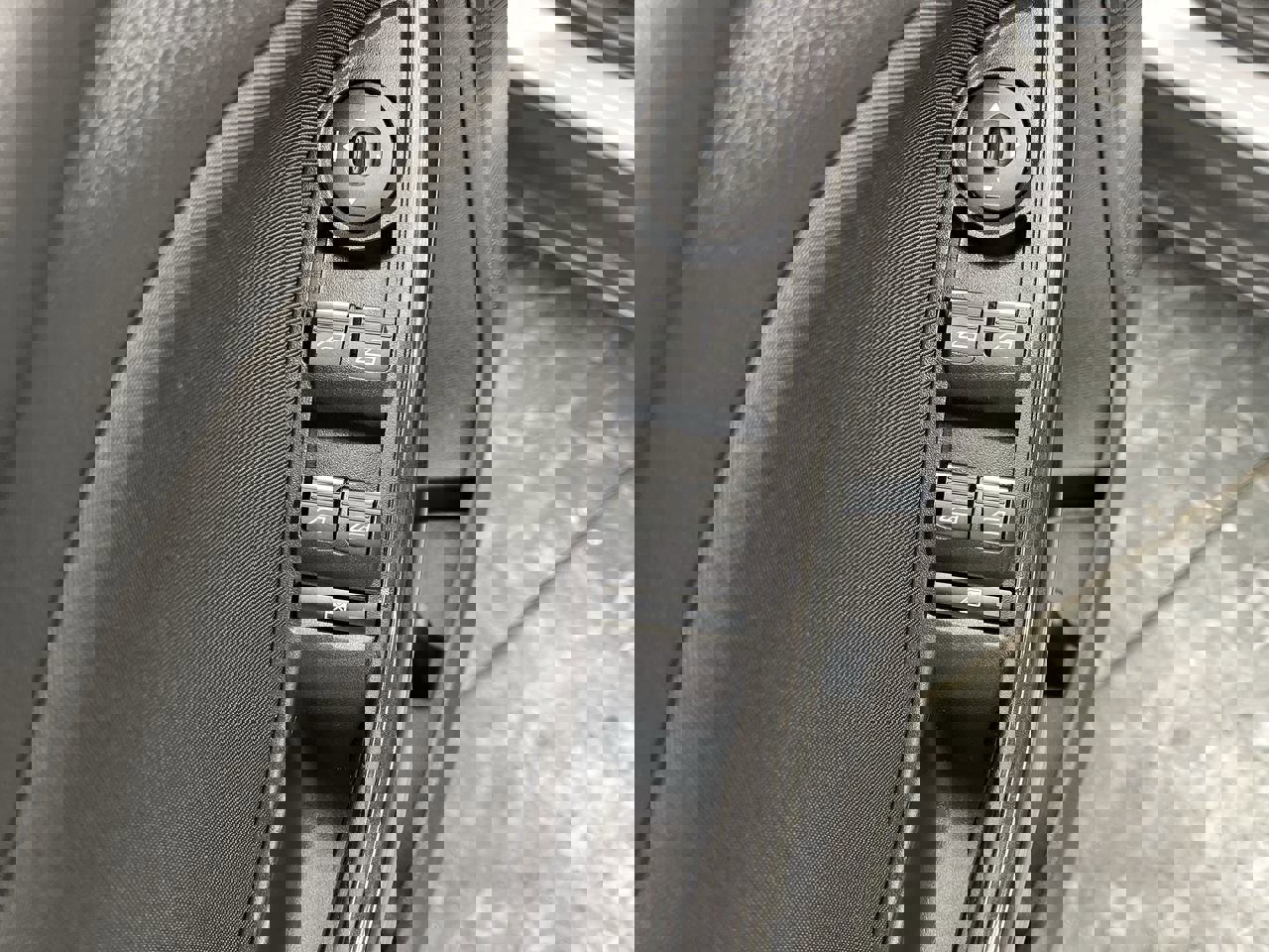 Used 2017 Ford Focus Titanium w/ Titanium Technology Package image 10