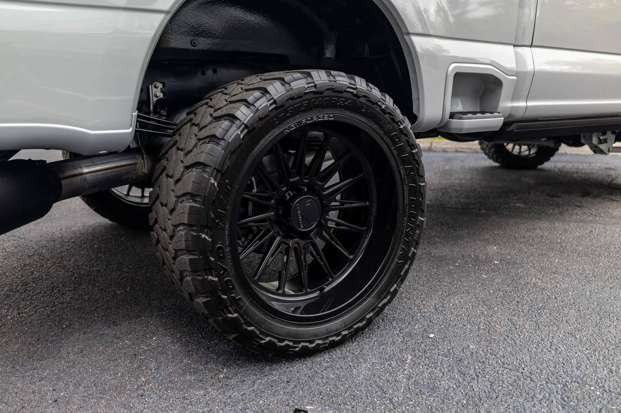 Used 2025 Ford F250 Platinum image 9