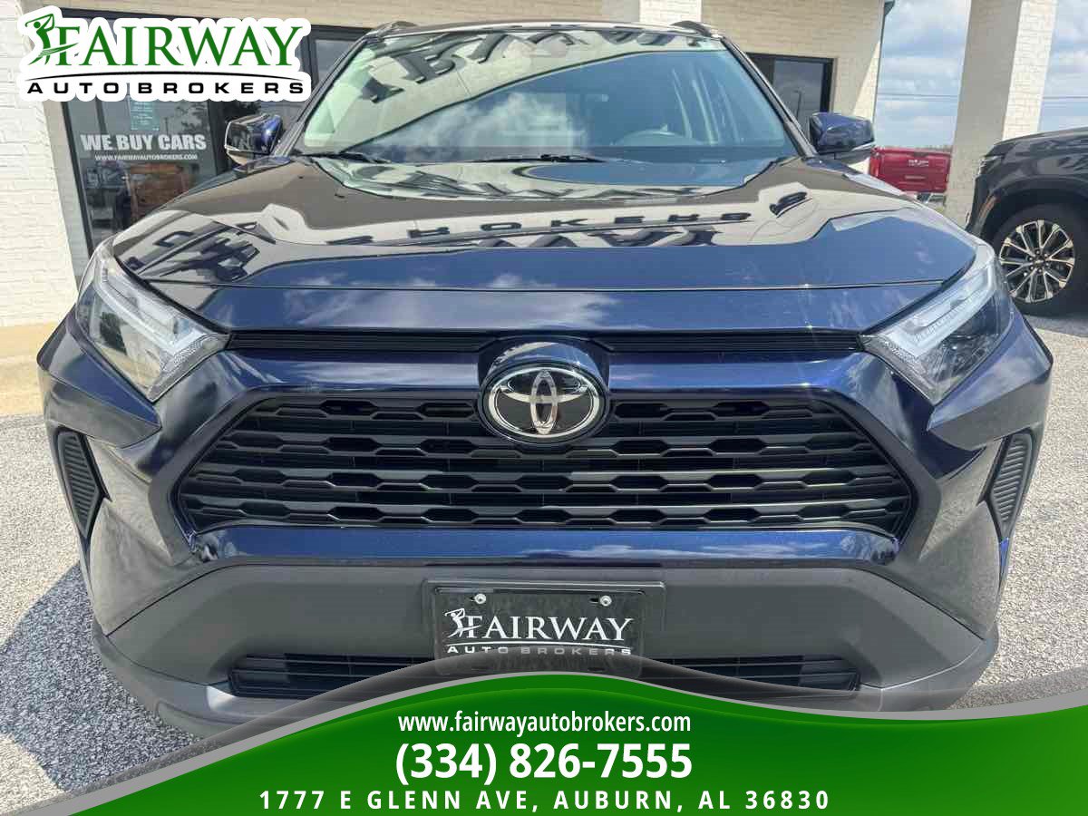 Used 2023 Toyota RAV4 XLE w/ Convenience Package FWD image 3