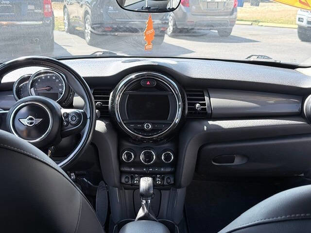 Used 2018 MINI Cooper 2-Door Hardtop FWD image 13