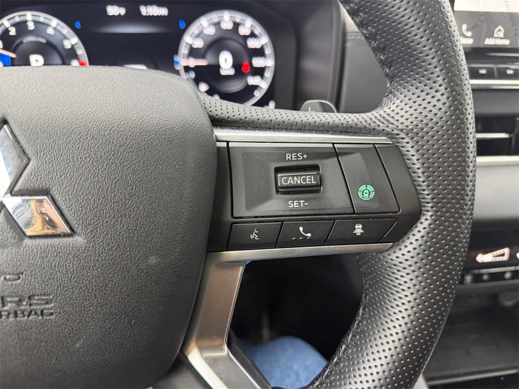 Used 2024 Mitsubishi Outlander SE image 35