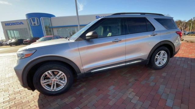 Used 2021 Ford Explorer XLT w/ Equipment Group 202A image 6