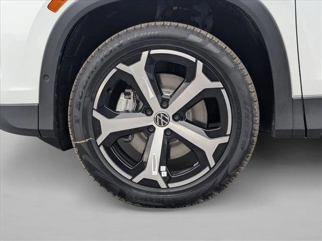 New 2025 Volkswagen Tiguan SE image 10