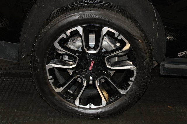 Used 2022 GMC Yukon XL Denali w/ Denali Premium Package image 35