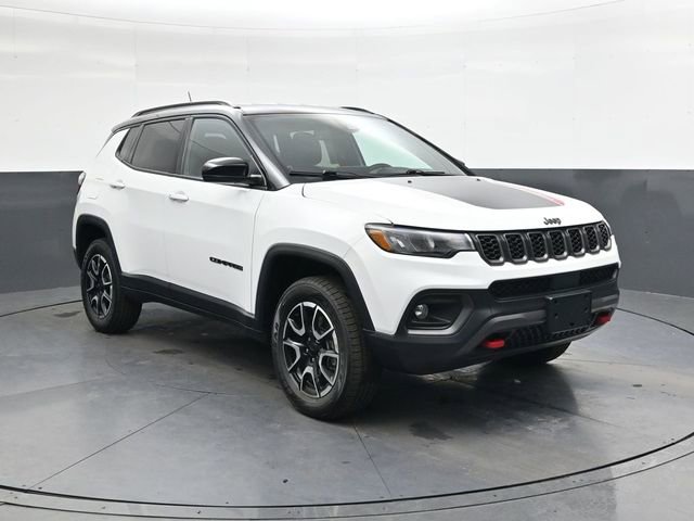 Used 2024 Jeep Compass Trailhawk image 2