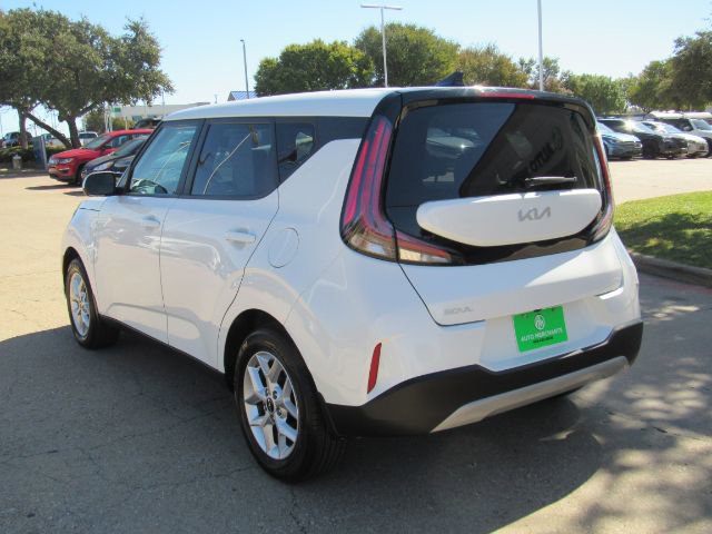 Used 2023 Kia Soul LX w/ LX Technology Package image 9