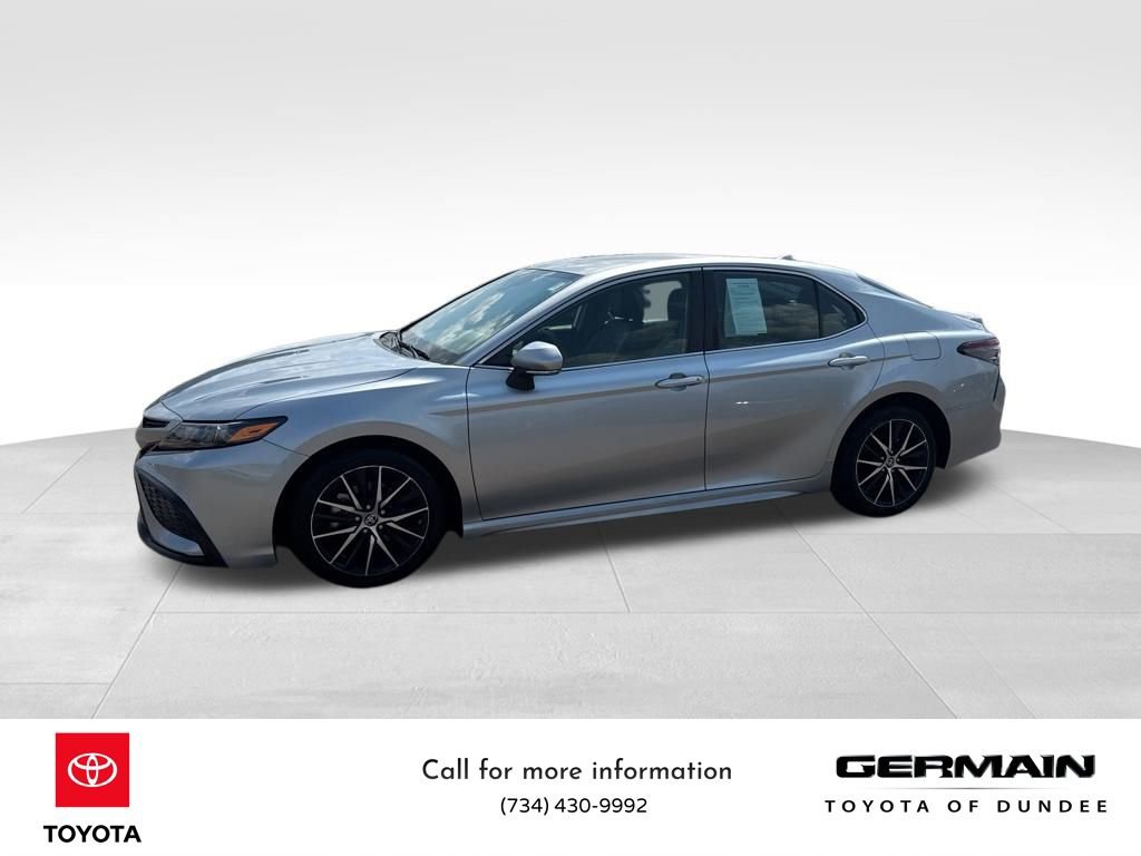 Used 2023 Toyota Camry SE image 3