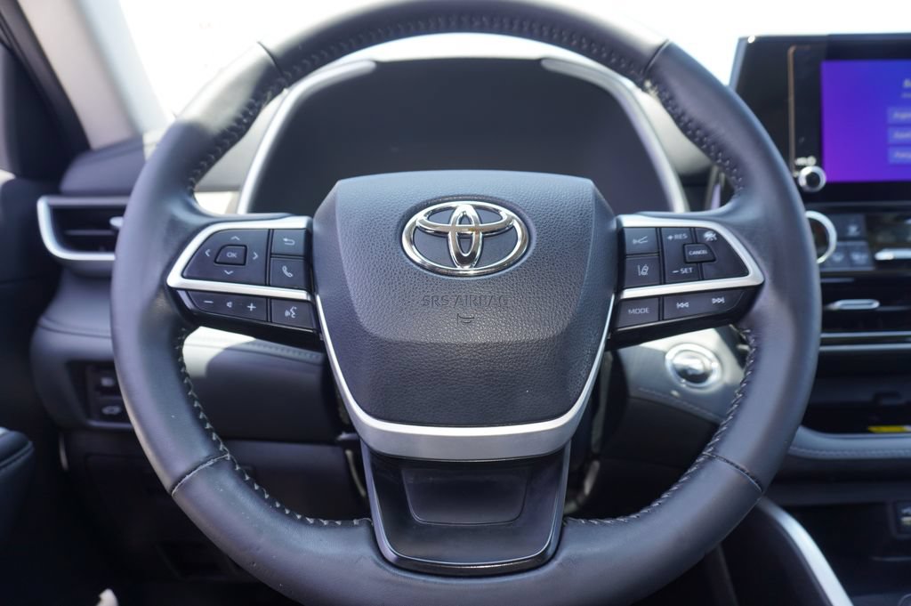 Used 2023 Toyota Highlander XLE FWD image 23