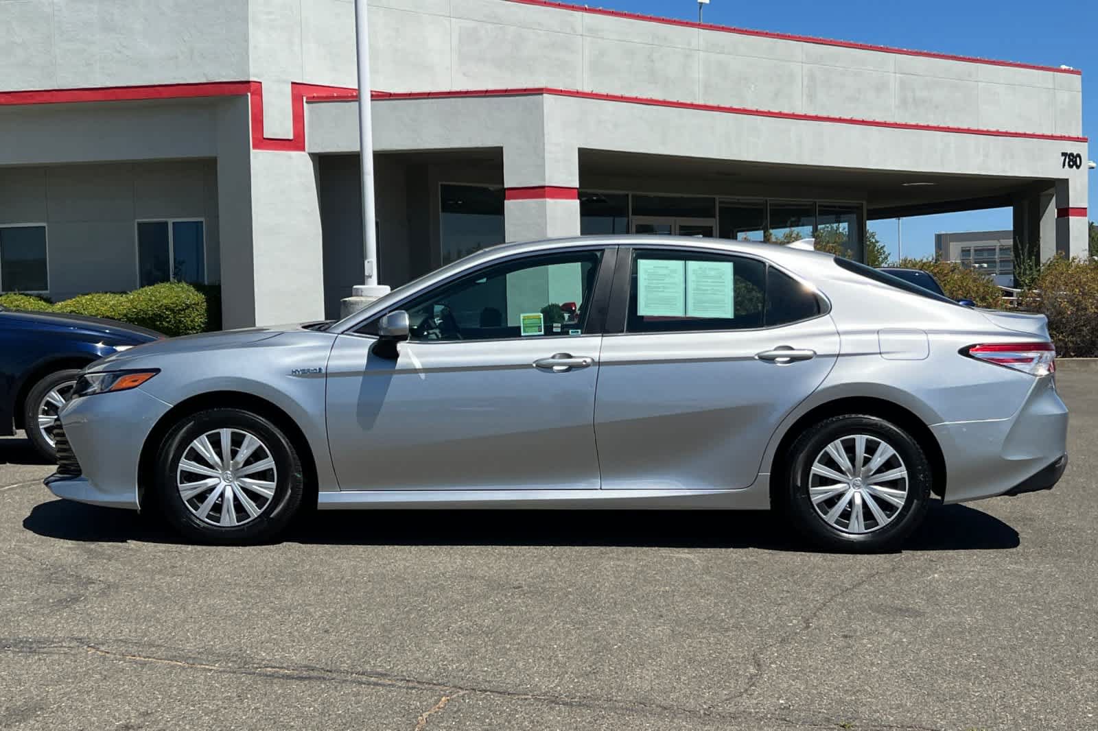 Used 2020 Toyota Camry LE FWD image 9