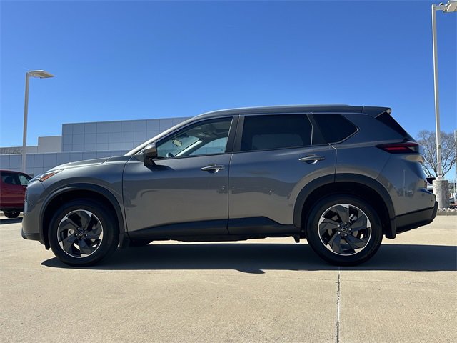 Used 2025 Nissan Rogue SV w/ SV Premium Package image 2