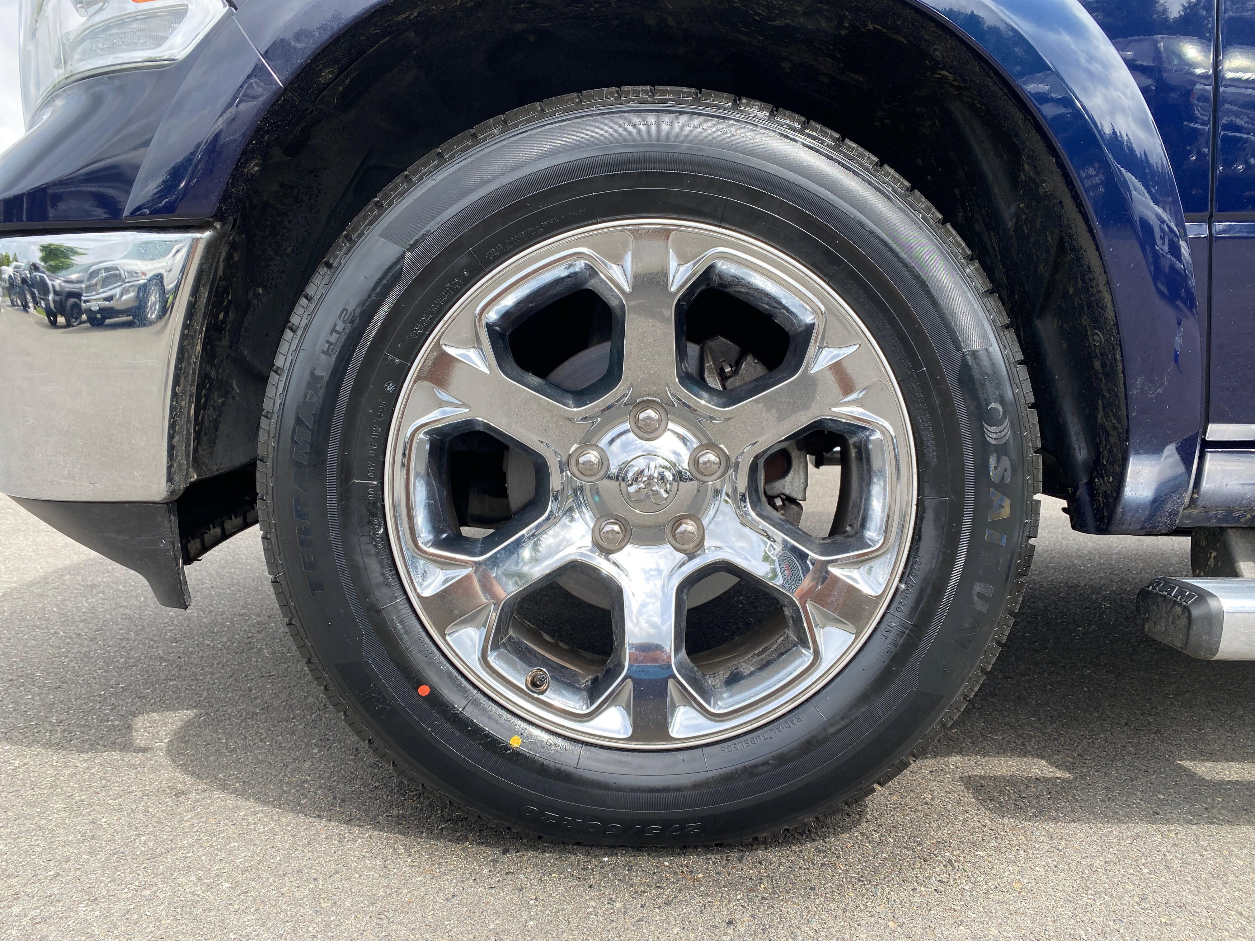 Used 2018 RAM 1500 Laramie w/ Convenience Group AWD/4WD image 11