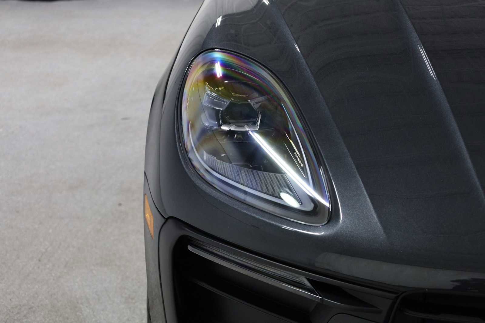 Certified 2024 Porsche Macan AWD/4WD image 15