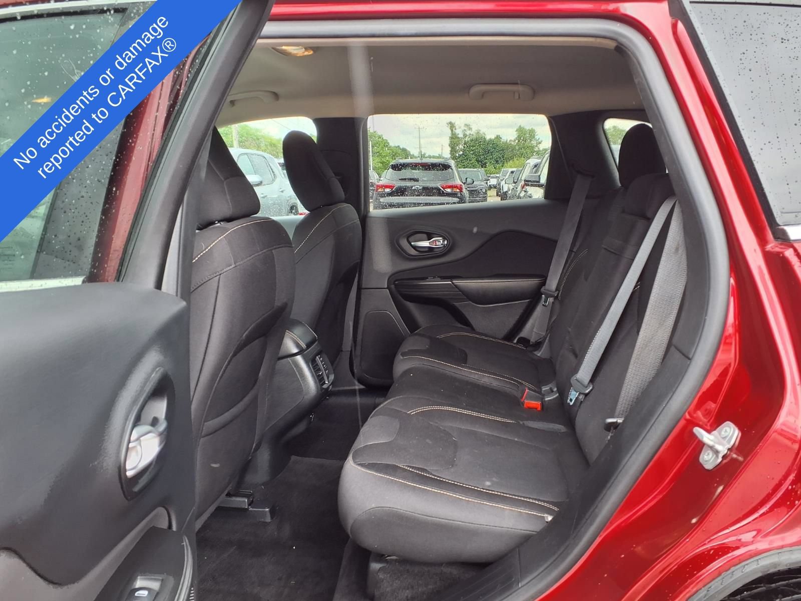 Used 2015 Jeep Cherokee Latitude w/ Cold Weather Group AWD/4WD image 13