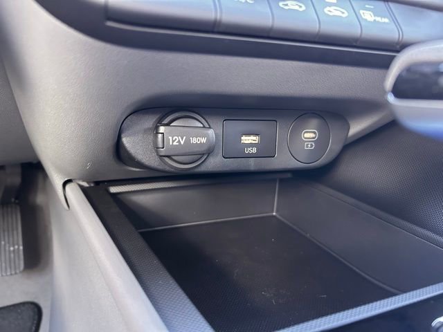 Used 2025 Hyundai Elantra SE image 14
