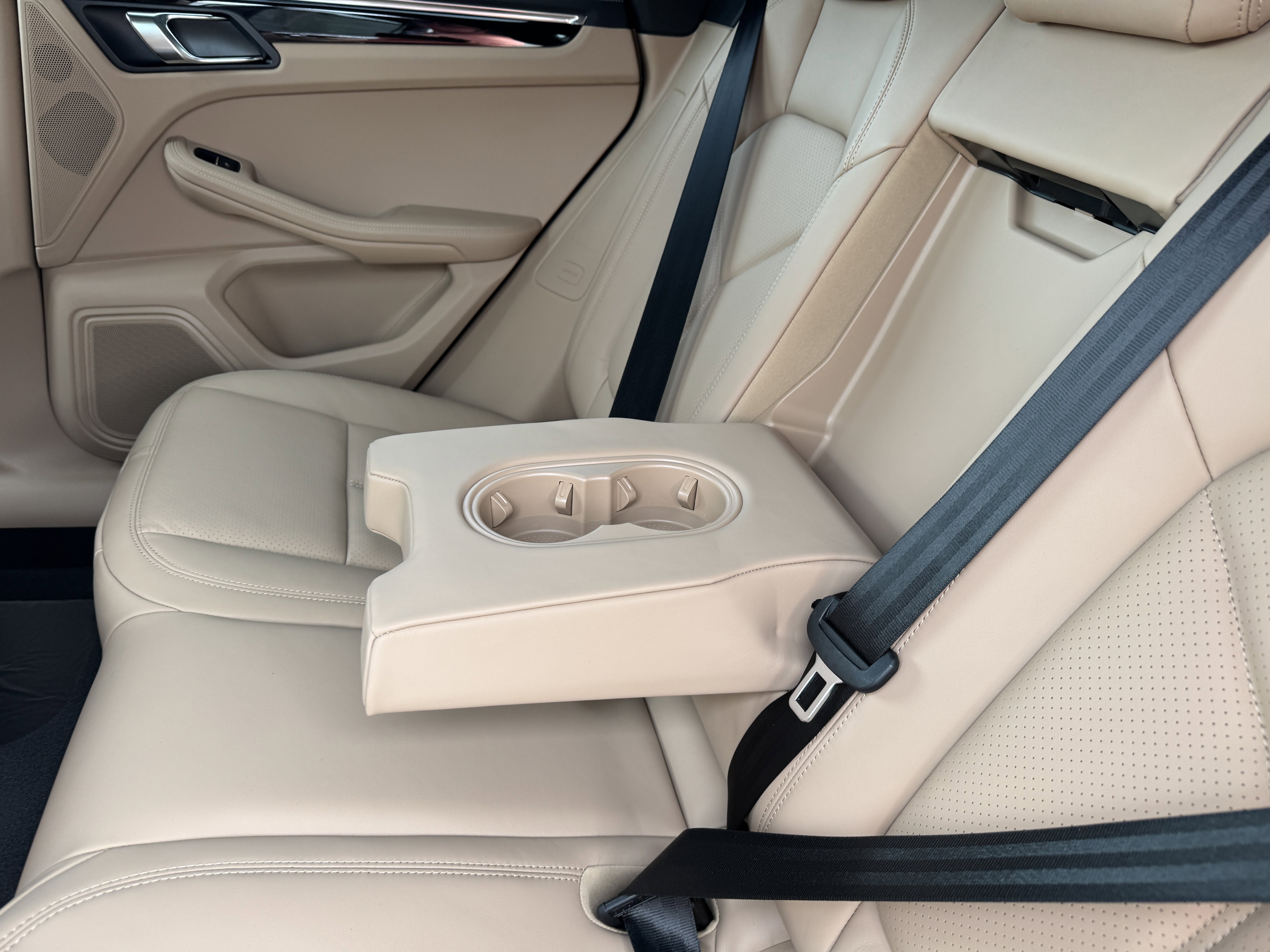 New 2026 Porsche Macan image 20