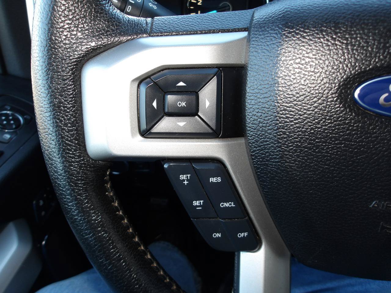 Used 2015 Ford F150 Lariat w/ Equipment Group 502A Luxury AWD/4WD image 15