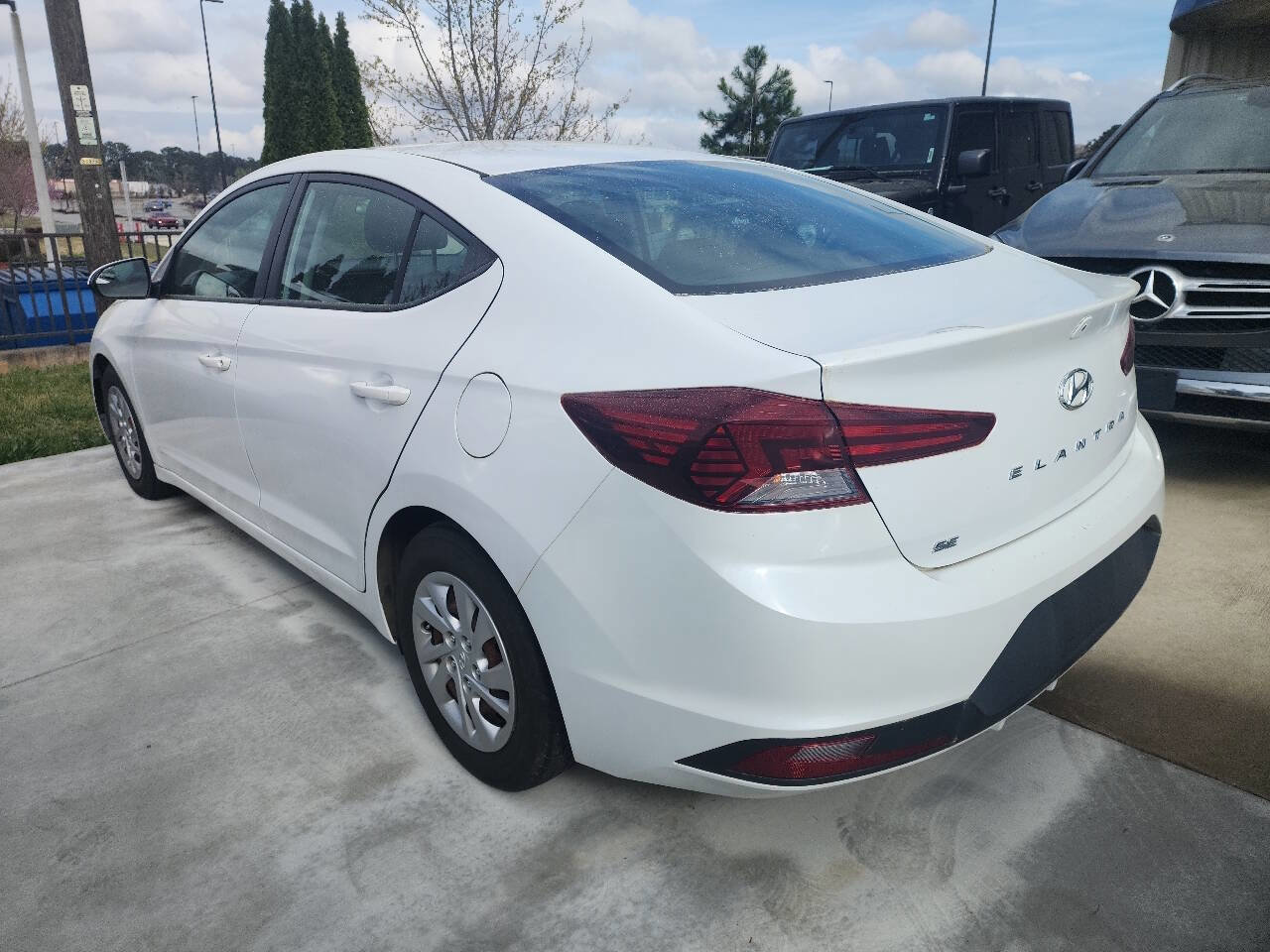 Used 2019 Hyundai Elantra SE w/ Cargo Package image 4