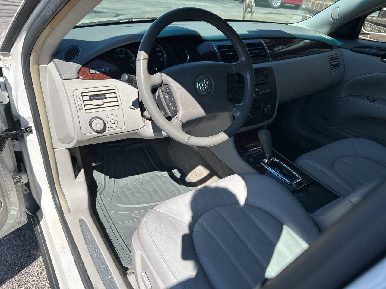 Used 2011 Buick Lucerne CXL image 10