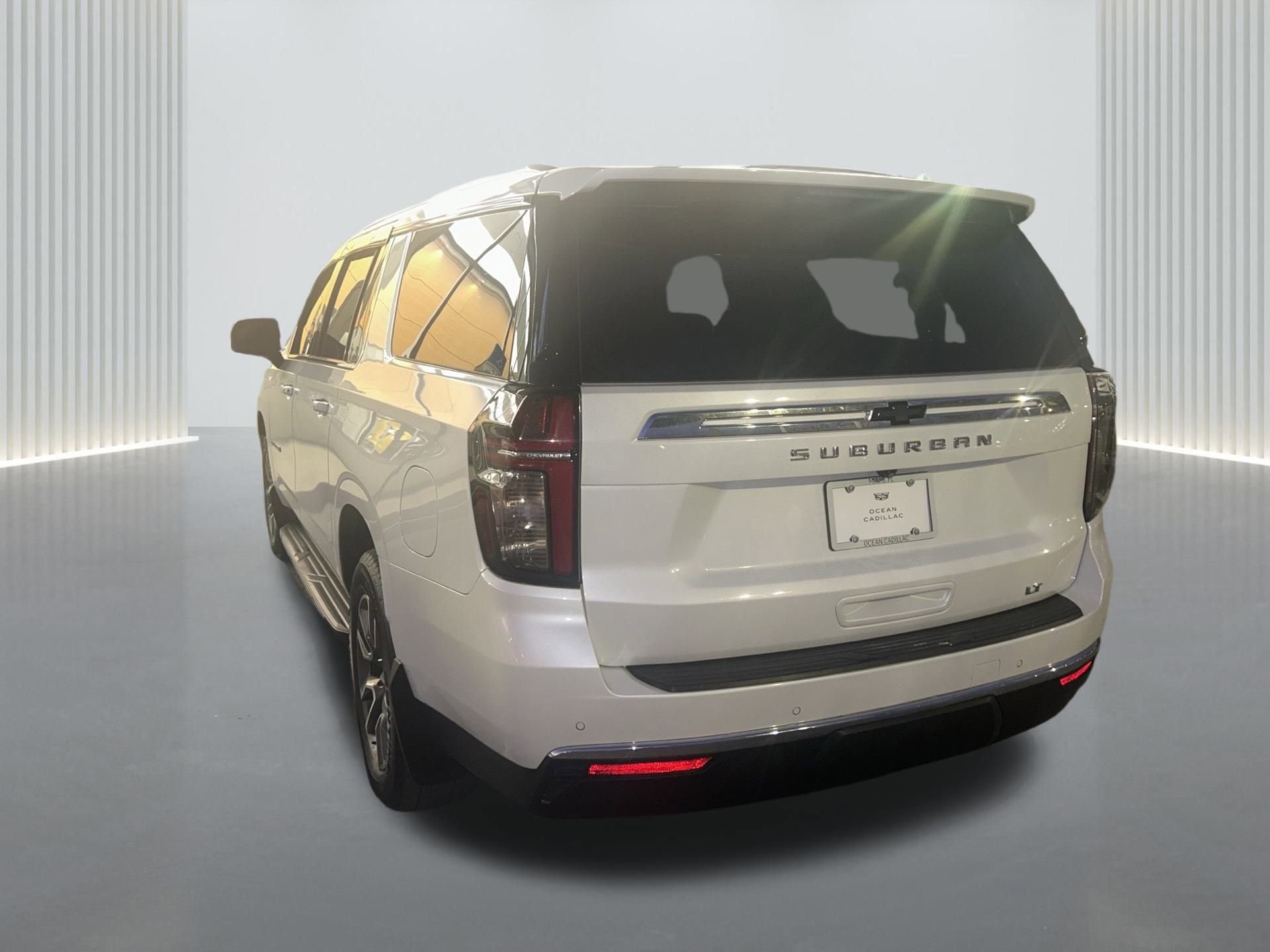 Used 2022 Chevrolet Suburban LT w/ Luxury Package image 1