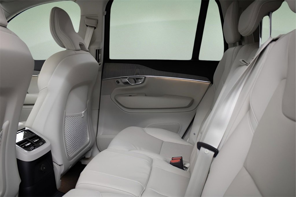 Certified 2025 Volvo XC90 T8 Plus w/ Protection Package Premier image 30