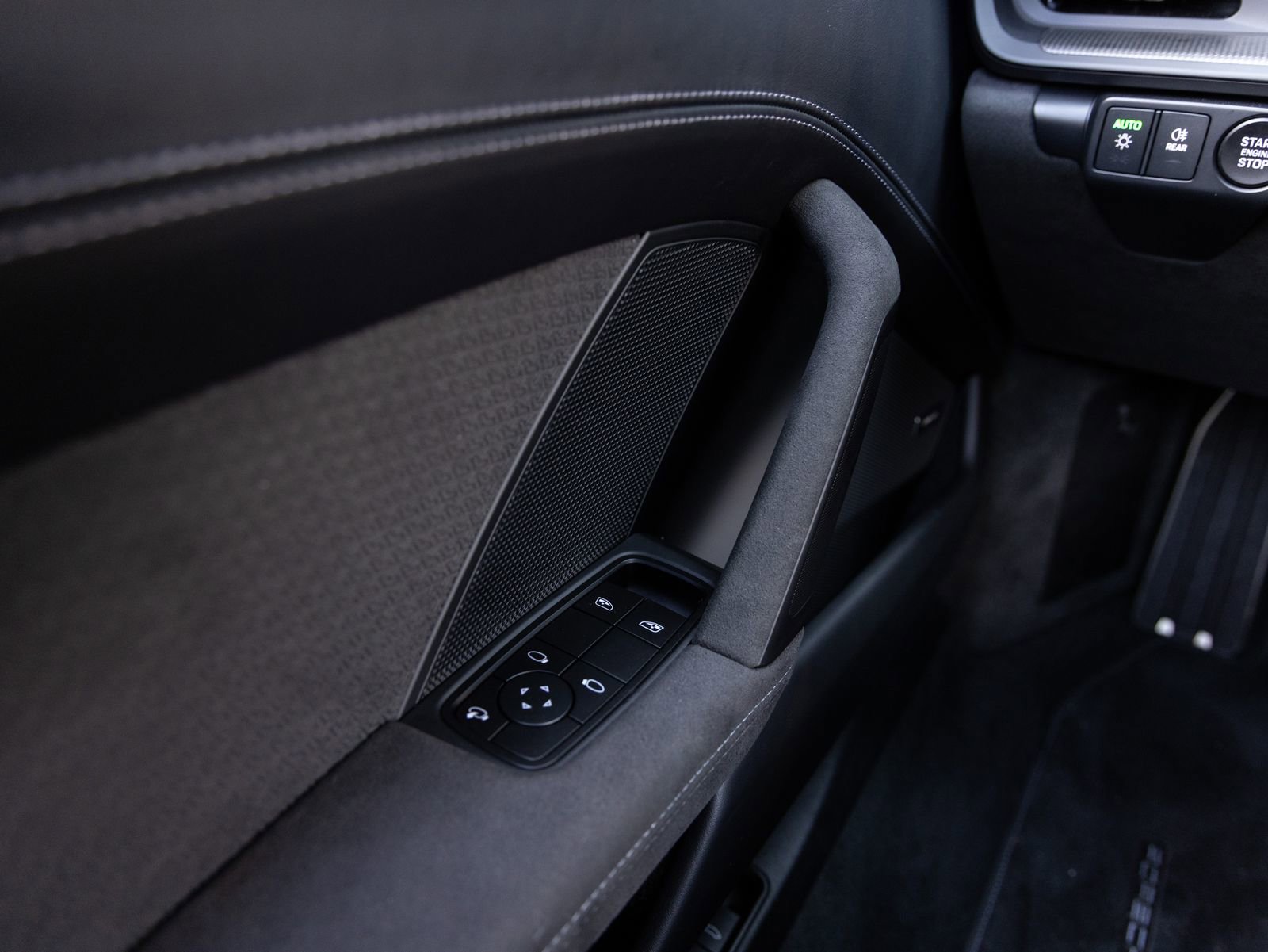 Used 2025 Porsche 911 Carrera 4 GTS image 22