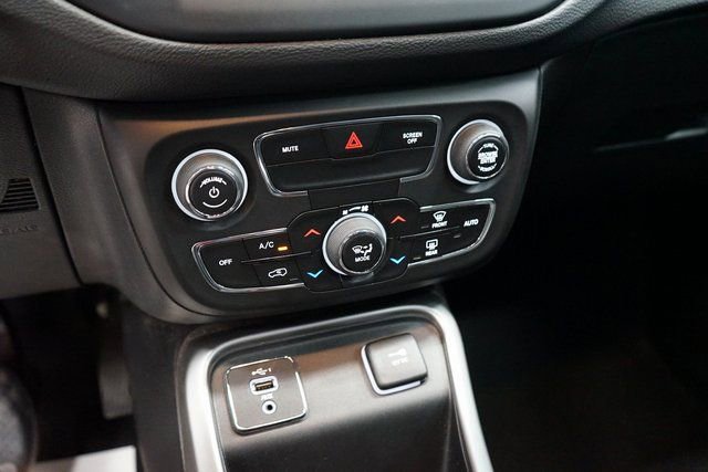 Used 2021 Jeep Compass Latitude image 34