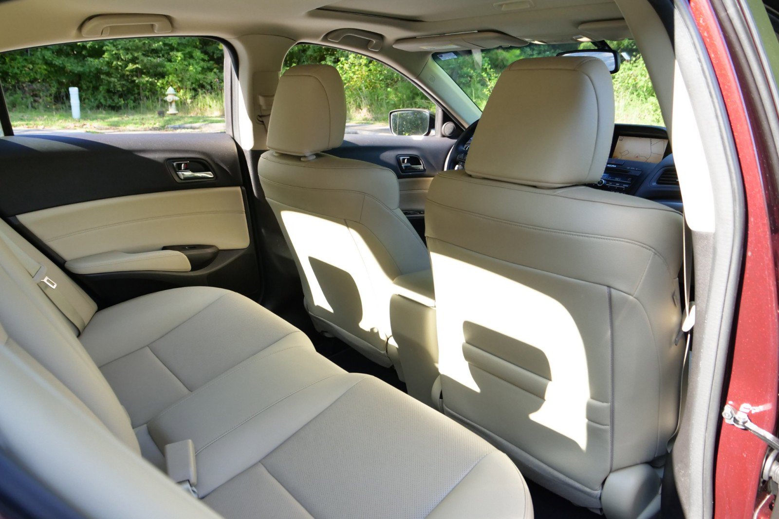 Used 2013 Acura ILX 2.0L / Tech Package / Heated S image 25