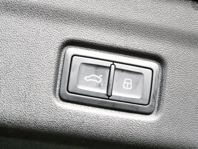 Used 2025 Audi Q6 e-tron Prestige w/ Black Warm Weather Package image 32