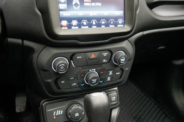 Used 2022 Jeep Renegade Latitude w/ Sun/Sound Group image 31
