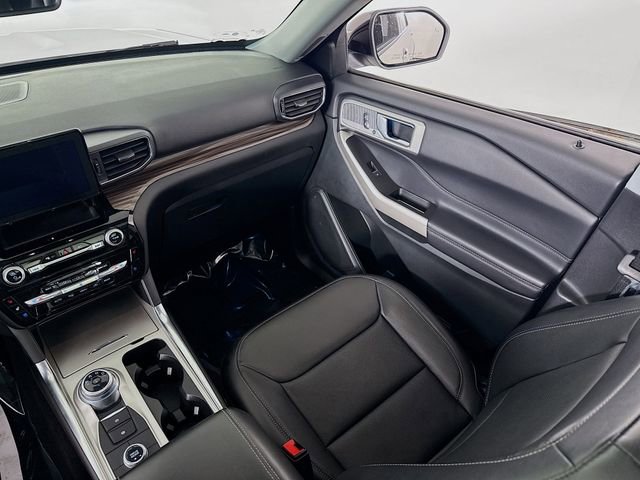 Used 2022 Ford Explorer Limited w/ Equipment Group 301A image 25
