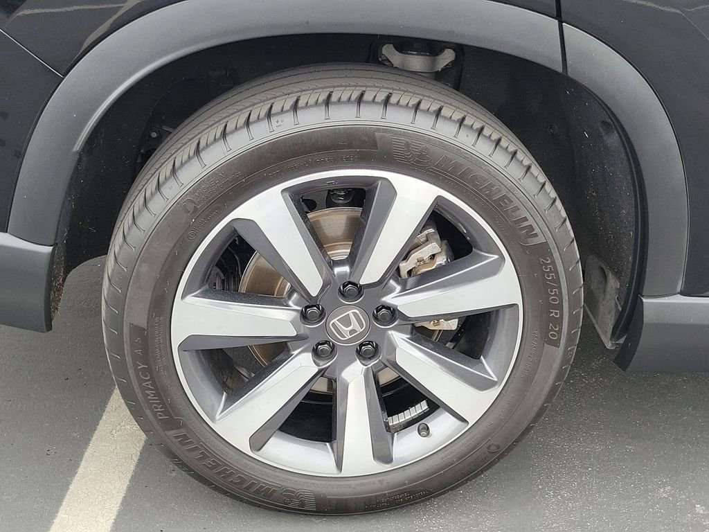 Certified 2025 Honda Pilot Touring image 7