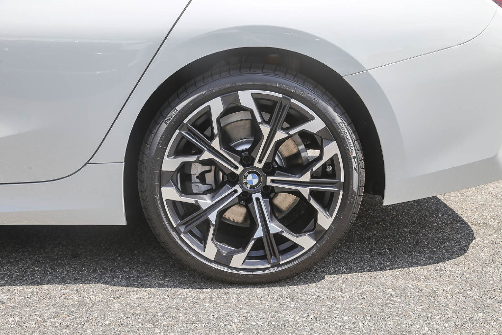 New 2026 BMW 330i Sedan RWD image 8