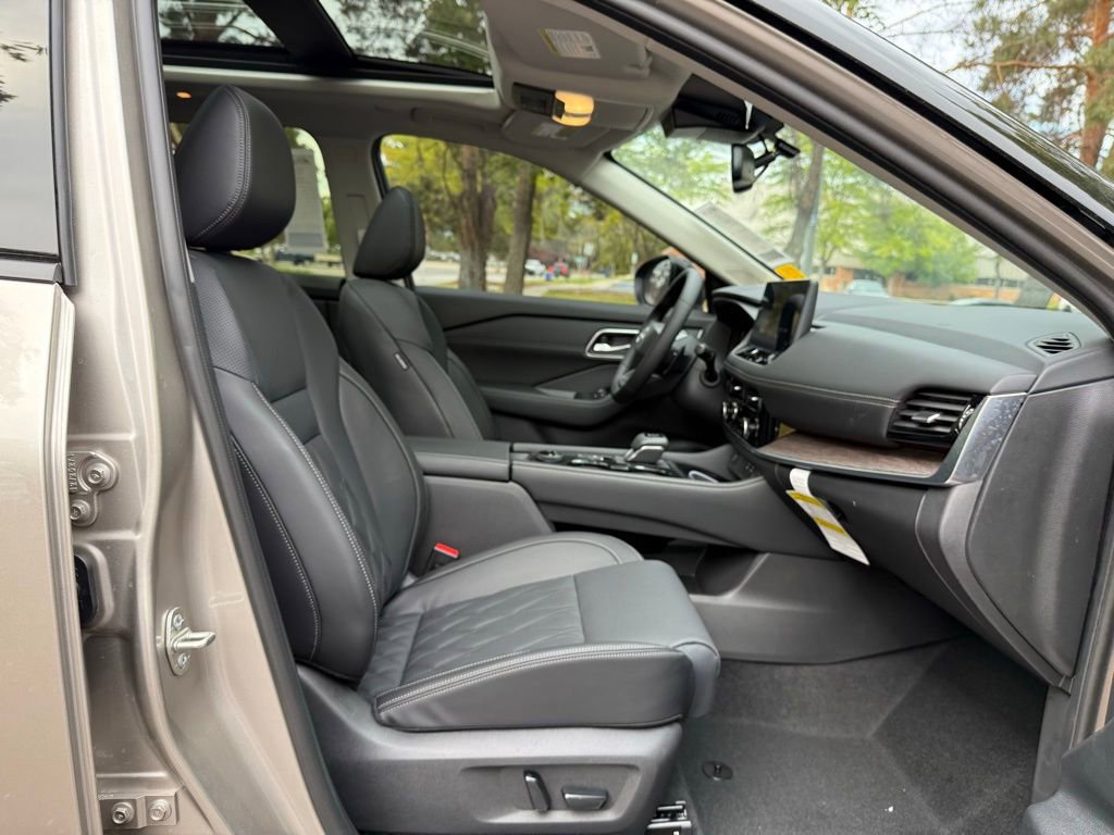 New 2026 Nissan Rogue Platinum w/ Platinum Premium Package image 14