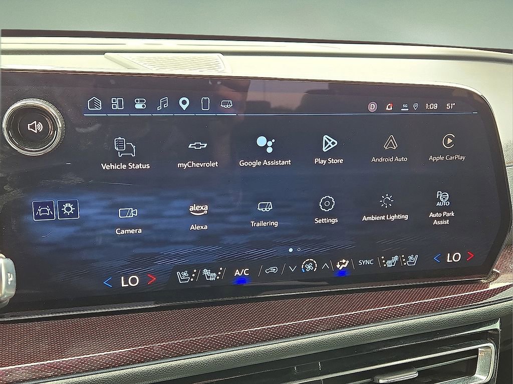 Used 2025 Chevrolet Traverse RS image 28