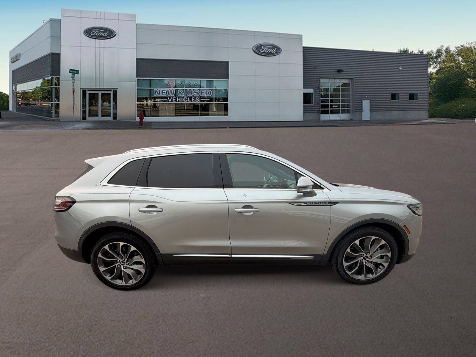 Used 2022 Lincoln Nautilus Reserve w/ Luxury Package AWD/4WD image 10