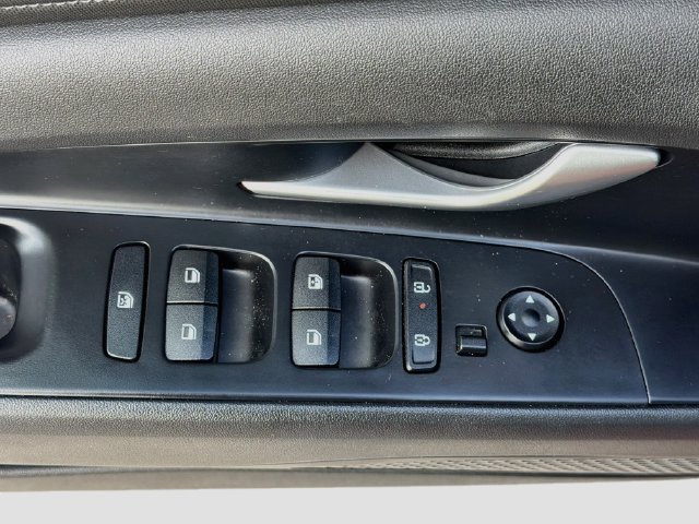 Certified 2025 Hyundai Elantra SEL FWD image 19
